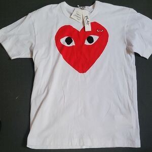 🆕️ Comme des Garçons PLAY White T-Shirt with Red Heart Graphic NWT